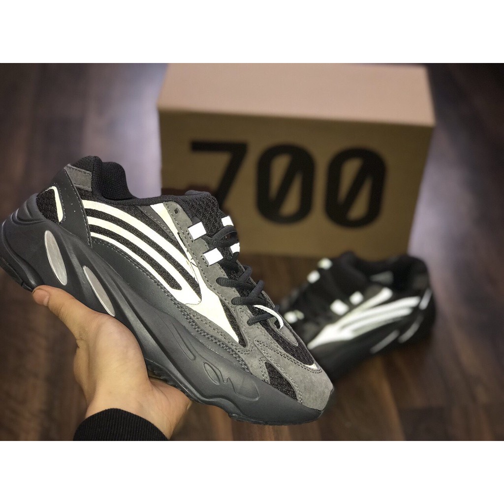 Giay thể thao yz 700 đen