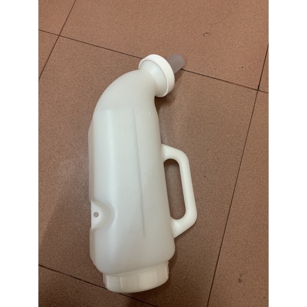 Bình bú sữa cho bê con 2 lít