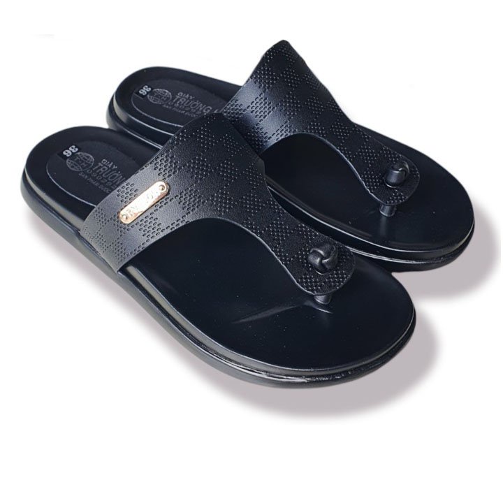 Dép xỏ ngón nữ thời trang Trường Hải màu đen đế siêu nhẹ cao 2,5cm N145