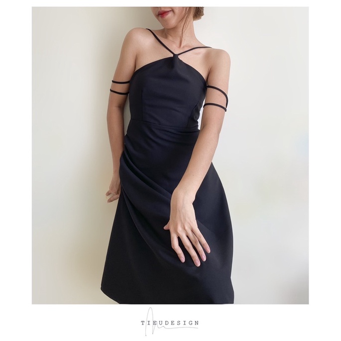 Đầm dài rút hông dạng yếm tieudesign