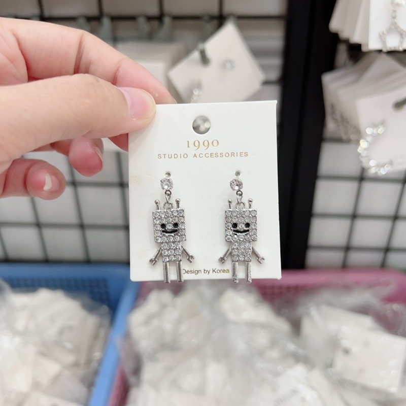 bông tai hình con robot siêu dễ thuong, khuyên tai cá tính