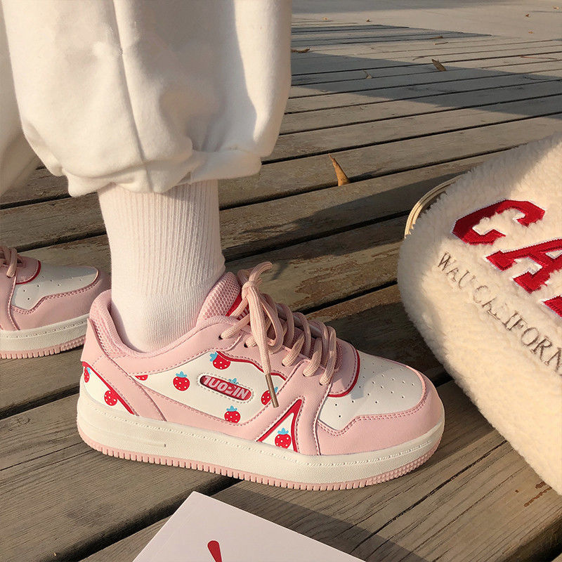 Giày thể thao trắng họa tiết dâu tây thời trang xuân 2021 dành cho nữ