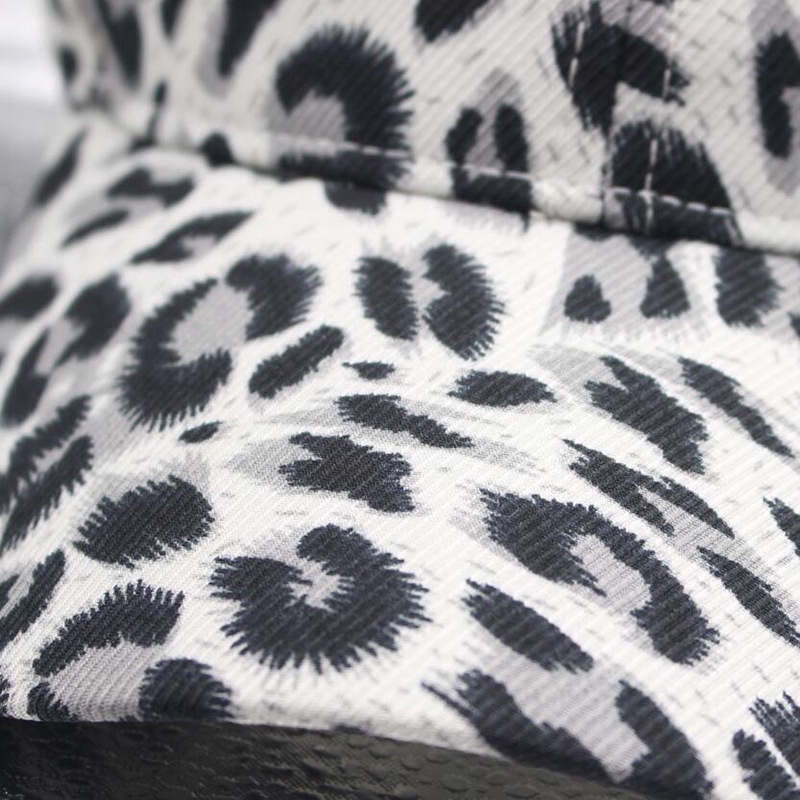 Korean style leopard print cap for men and women