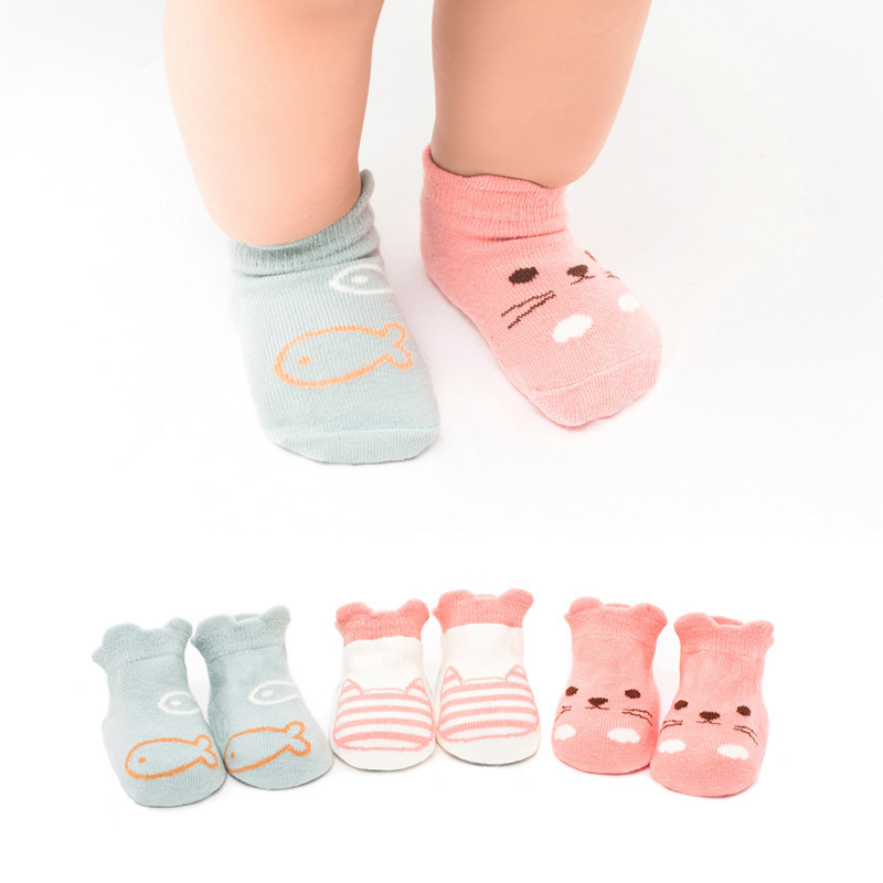 Set 3 Đôi Tất Cotton Chống Trượt Hoạ Tiết Hoạt Hình Dễ Thương Cho Bé