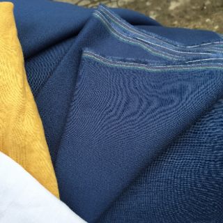 Vải linen ướt màu lông công.