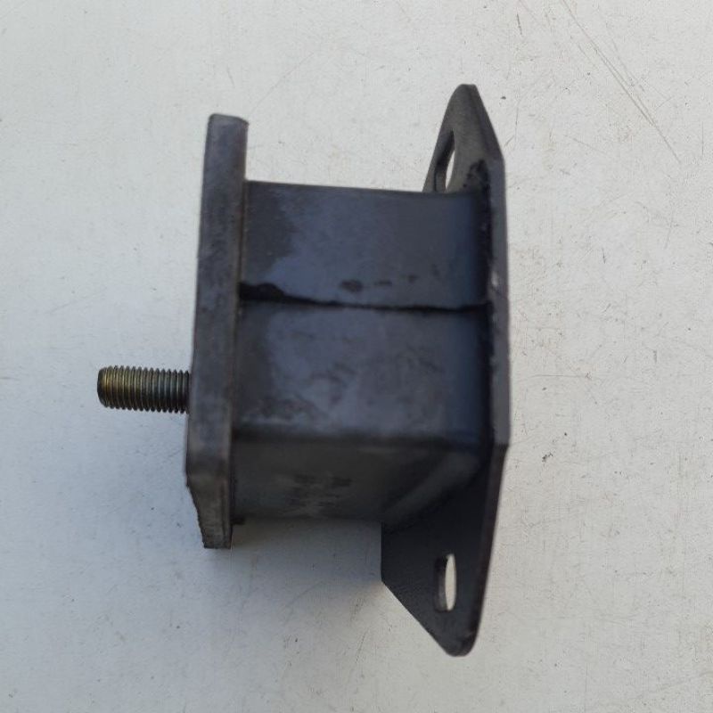 Cao su chân máy ô tô tải huyn đai 1 tấn, 1,25 tấn đời 93