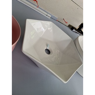 Lavabo đặt bàn kim cương