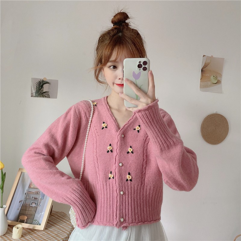 Áo khoác len cardigan thêu hoa nút ngọc trắng xinh xắn (có hình thật) | BigBuy360 - bigbuy360.vn