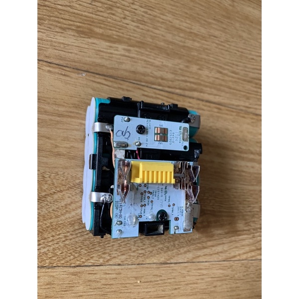 Pin Makita 16.8v 4S2P Vỏ Zin Mạch nhận sạc Zin hãng