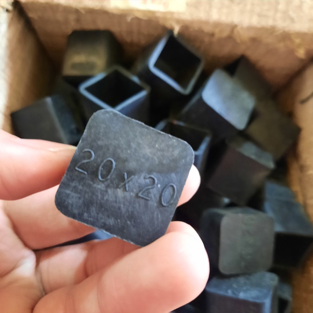 12 chụp chân bàn ghế, chụp vuông bao ngoài tùy chọn kích cỡ 20x20mm hoặc 30x30mm