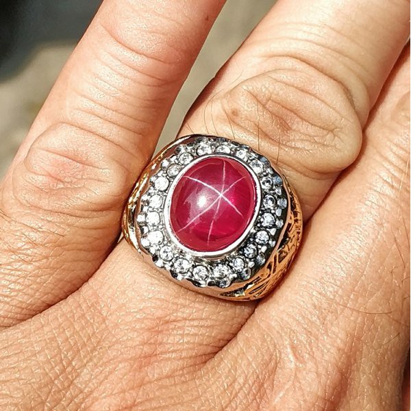 Nhẫn Đính Đá Ruby Siam Hình Ngôi Sao Tối Giản