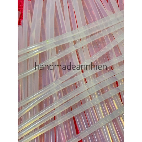 1 cây keo nến nhỏ 26.5 x 0.7cm / Keo silicon