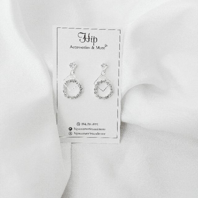 Khuyên tròn đá lồng hình vuông