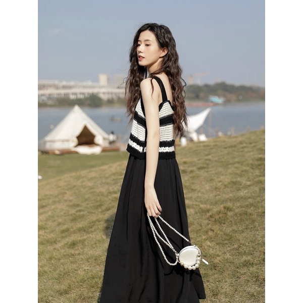 Set cardigan áo 2 dây len sợi kẻ ngang vintage