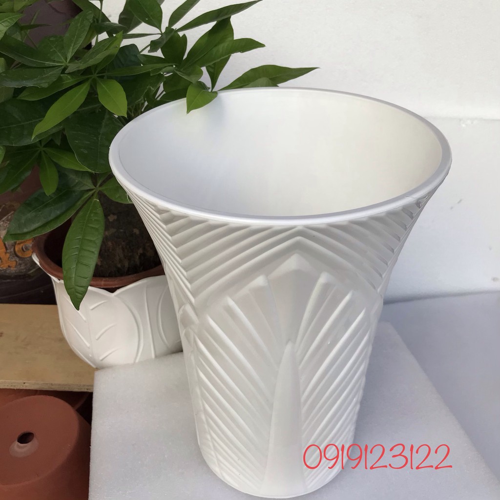 Chậu Nhựa Ống Giả Sứ Hoa Văn Chiếc Lá (25x33x16.5cm) bền chắc, rất đẹp và trang nhã, phù hợp hoa kiểng, cây ăn trái