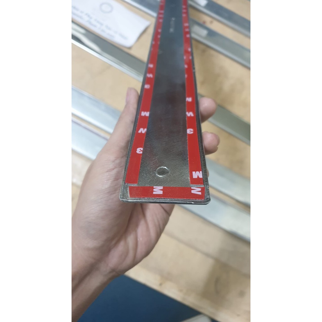 Ốp mạ nẹp ngang cửa hậu Ford Transit, Viền trang trí cửa hậu ô tô Transit Phạm Văn auto chất lượng cao