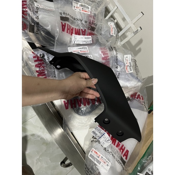 Dàn áo nhựa r15v3 r15 đuôi sau yên xe r15