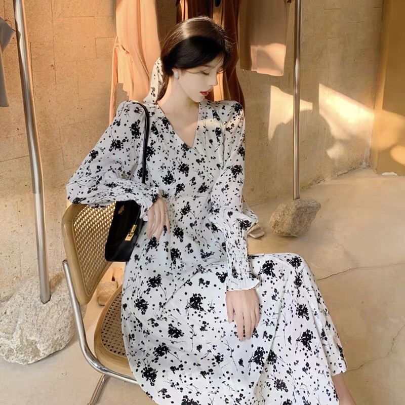 Váy hoa nhí xòe dáng dài cổ chữ V kèm dây buốc tóc phong cách nhẹ nhàng | BigBuy360 - bigbuy360.vn