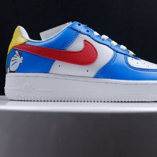 Giày nai custom Doraemon