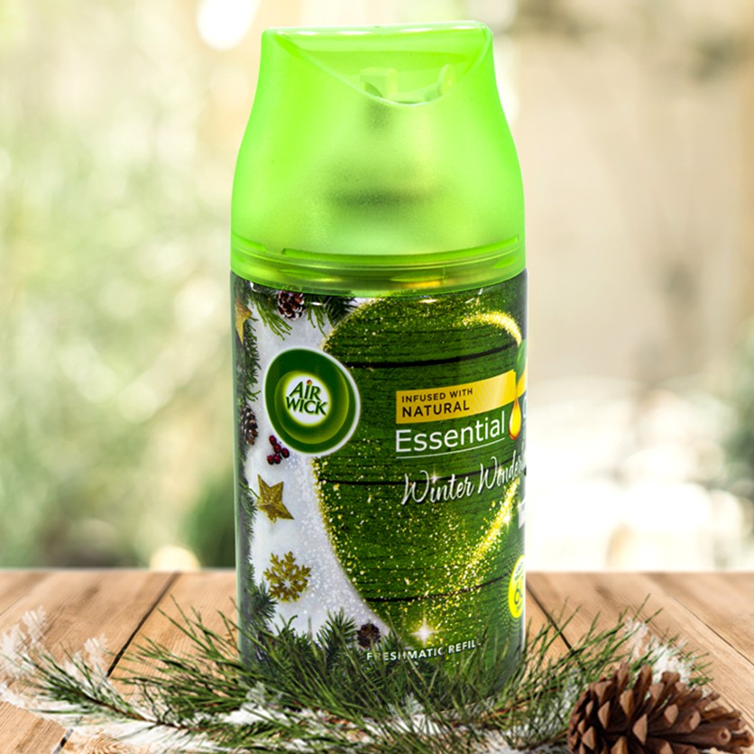 Bình xịt tinh dầu thiên nhiên Air Wick Winter Wonderland 250ml - hương thông tươi