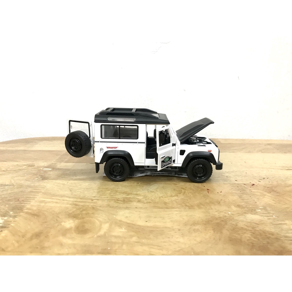 Mô hình xe Land Rover Defender "2.000.000" _ Tỷ lệ 1:32