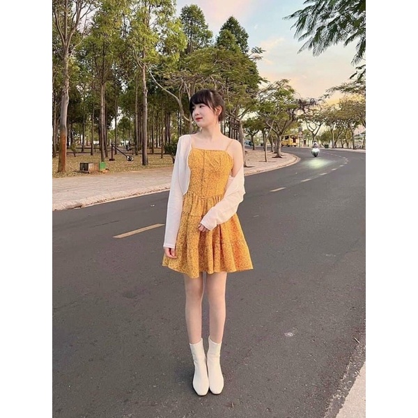 SET ĐẦM HOA VÀNG KÈM ÁO KHOÁC TRẮNG
