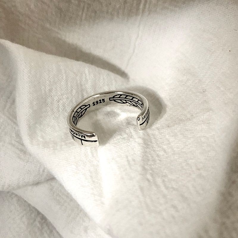 Nhẫn khắc số la mã thiết kế thời trang cho cặp đôi