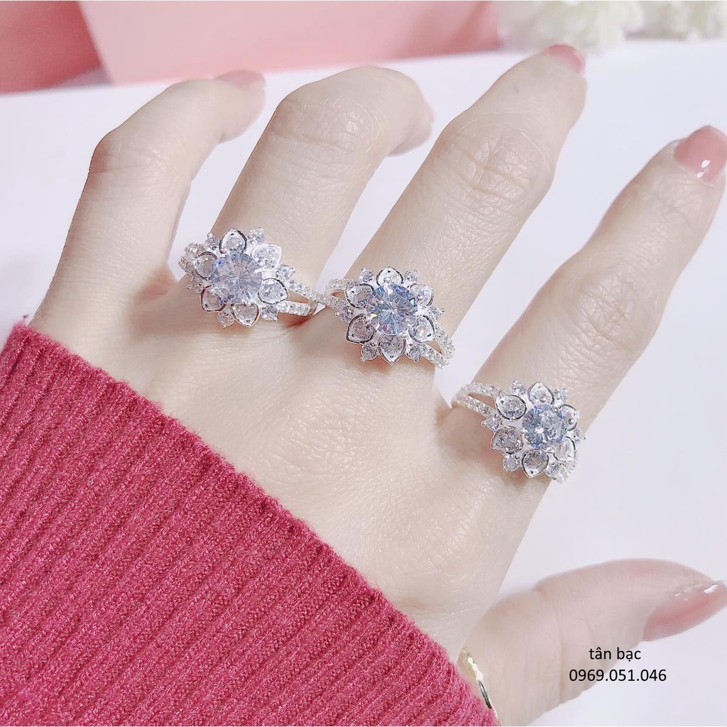 NHẪN HOA SEN , biểu tượng của nét đẹp việt , thiết kế tỷ mỷ, thon gọn , dễ mix đồ , chắc chắn sẽ là phụ kiện hót năm nay