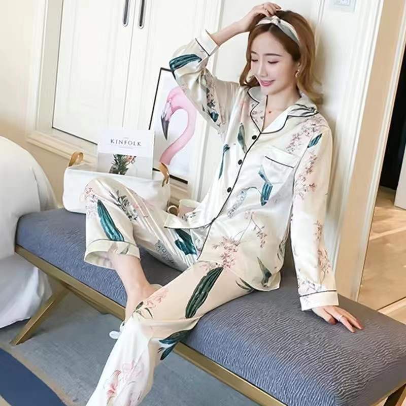 Bộ Đồ Ngủ Tay Dài Vải Lụa Mát Mỏng Thiết Kế Dễ Thương Thời Trang Xuân Thu Cao Cấp