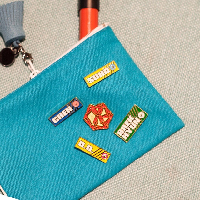 Pins huy hiệu EXO goods nhiều mẫu