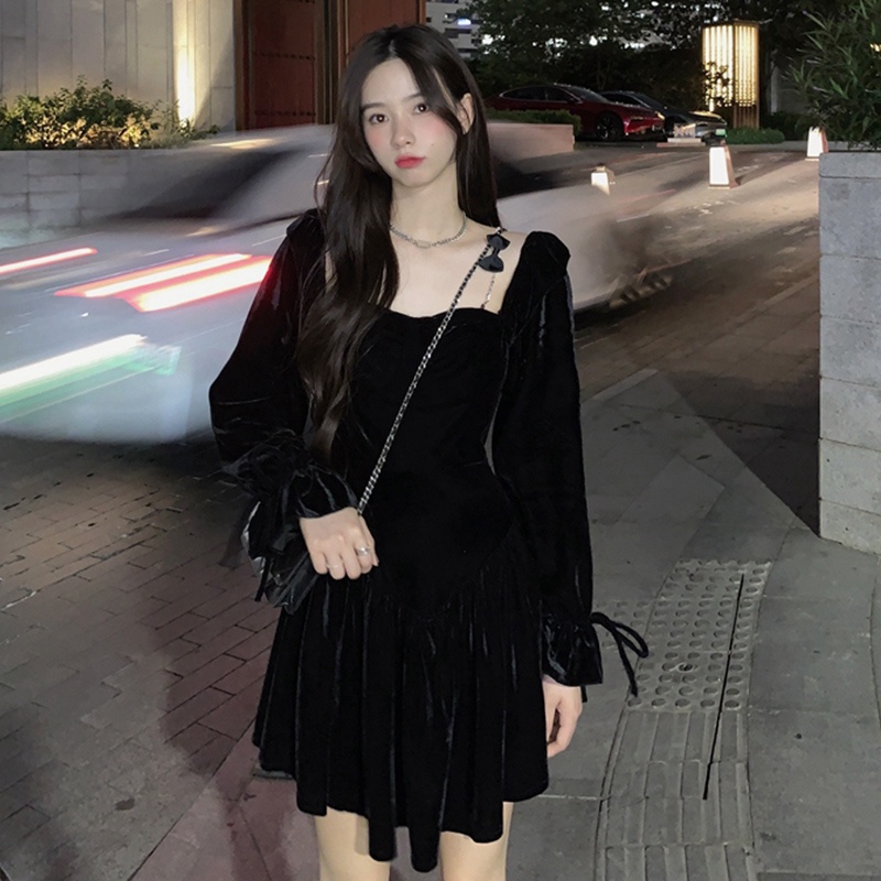 Váy nhung cổ vuông dành cho nữ phong cách Retro