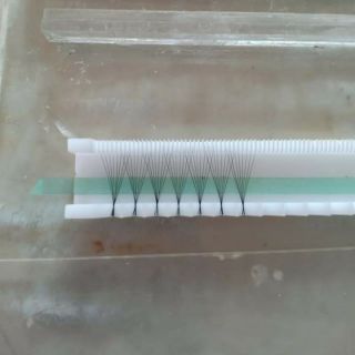 Khuôn làm mi hàng quạt 7d,8d mica sữa có đế chống loá mắt