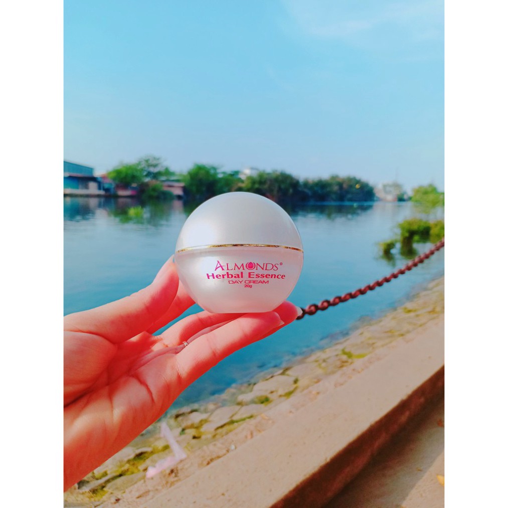Kem Dưỡng Trắng Da Ban Ngày Hạnh Nhân Nâng Tone, Make up tự nhiên ALMONDS
