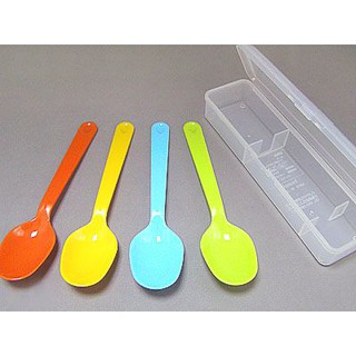Bộ 4 thìa, dĩa nhựa màu sắc kèm hộp- Nhật Bản