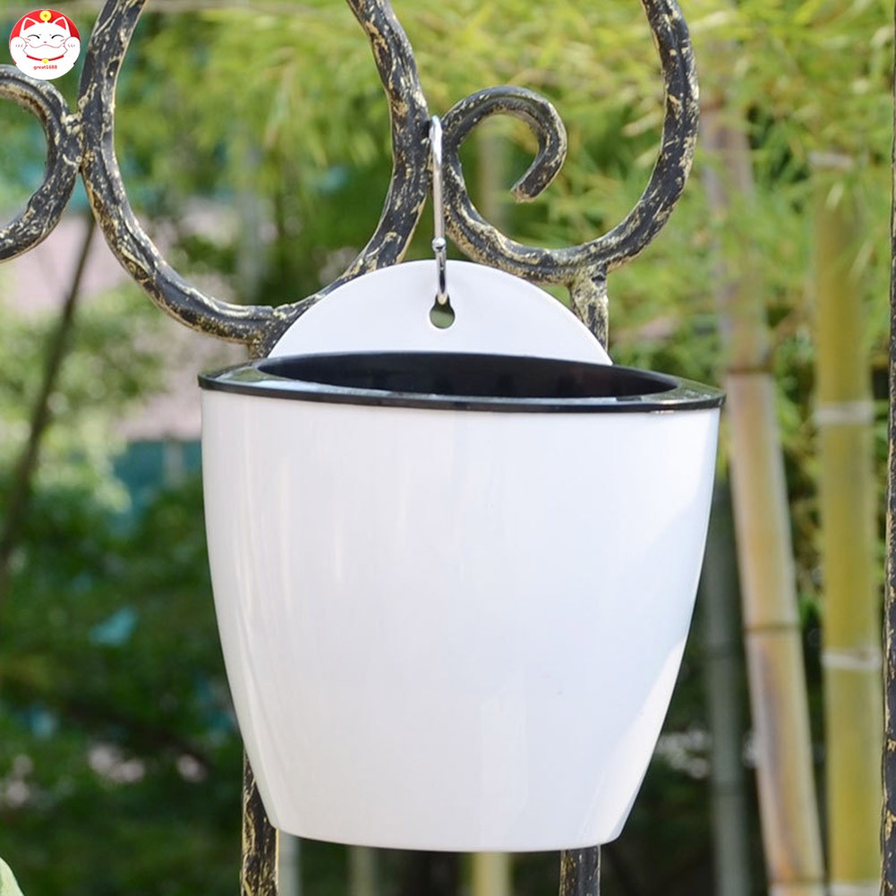 Chậu hoa tự tưới nước treo tường bằng nhựa