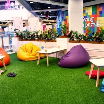 Thi công công trình cỏ nhân tạo Trường học,sân vươn, ban công, quán cafe sân bóng sân gofl, thảm cỏ nhân tạo giá rẻ