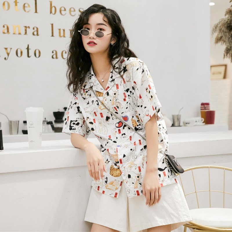 Áo kiểu tay ngắn hoạ tiết chú mèo đáng yêu | BigBuy360 - bigbuy360.vn