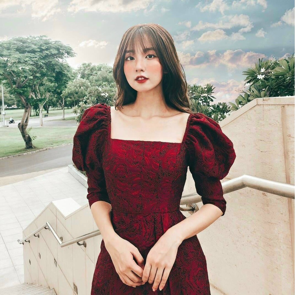 Đầm Dự Tiệc Đầm Thiết Kế Tay Phồng Xẻ Tà Chất Gấm Hoa Hồng Đẹp Xuất Sắc Hanaki HNK1005 | BigBuy360 - bigbuy360.vn