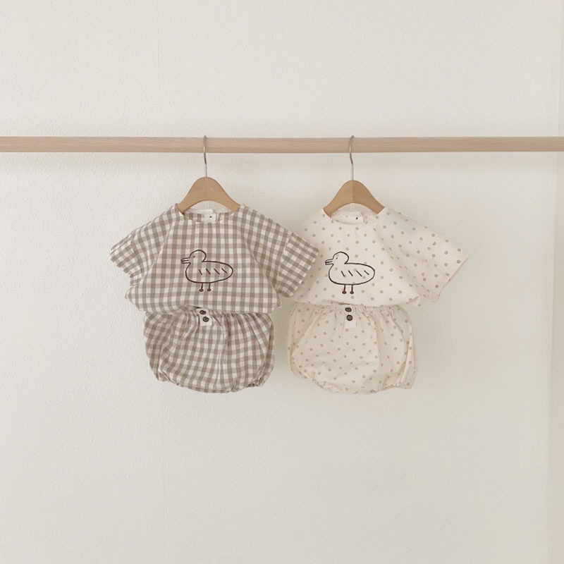 Bộ đồ cotton linen gồm áo thun và quần ngắn họa tiết caro/ chấm bi dễ thương dành cho trẻ em BHJW