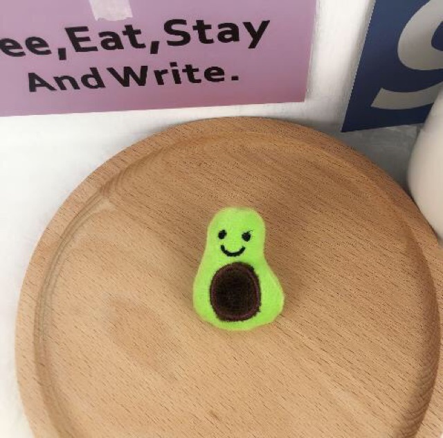 Ghim cài, huy hiệu cài trái bơ