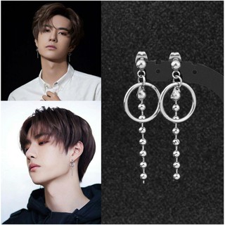 Hoa tai tròn tua bi Vương Nhất Bác