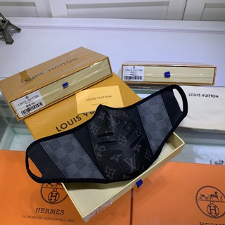 Khẩu trang chống bụi Louis Vuitton màu đen dệt sợi thiết kế chống vi khuẩn