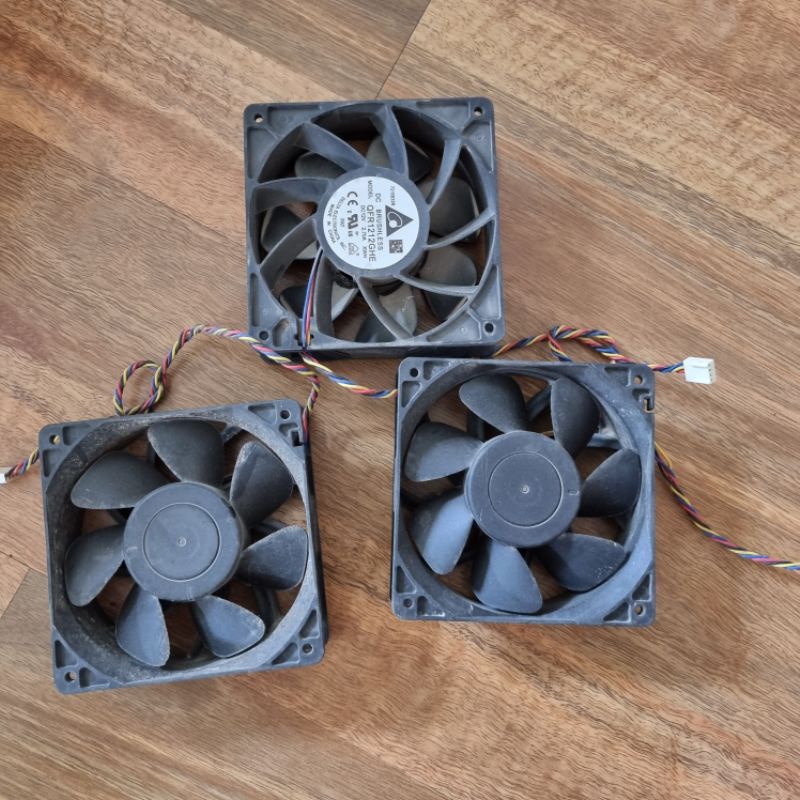 fan quạt bi 4u 12cm x12 cm/2.7A (1fan) qua sử dụng