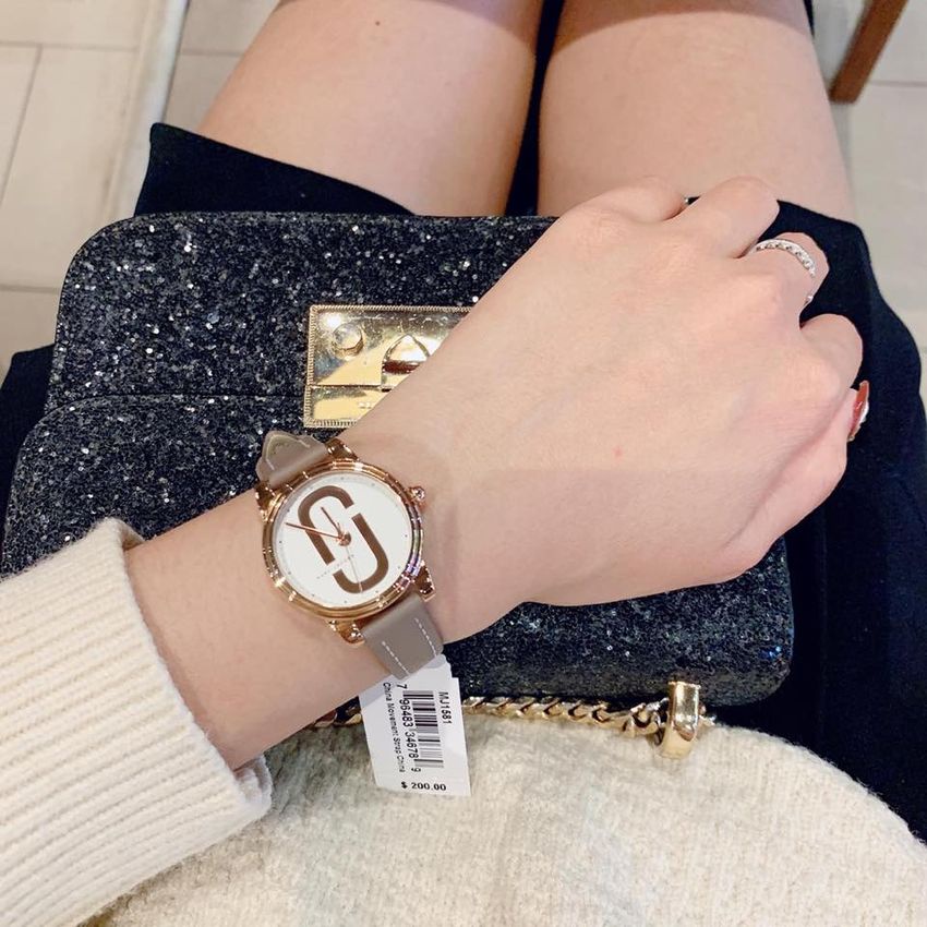 Đồng Hồ Nữ Marc Jacobs MJ1581 - Nền Mặt Số Logo Thương Hiệu - 28mm