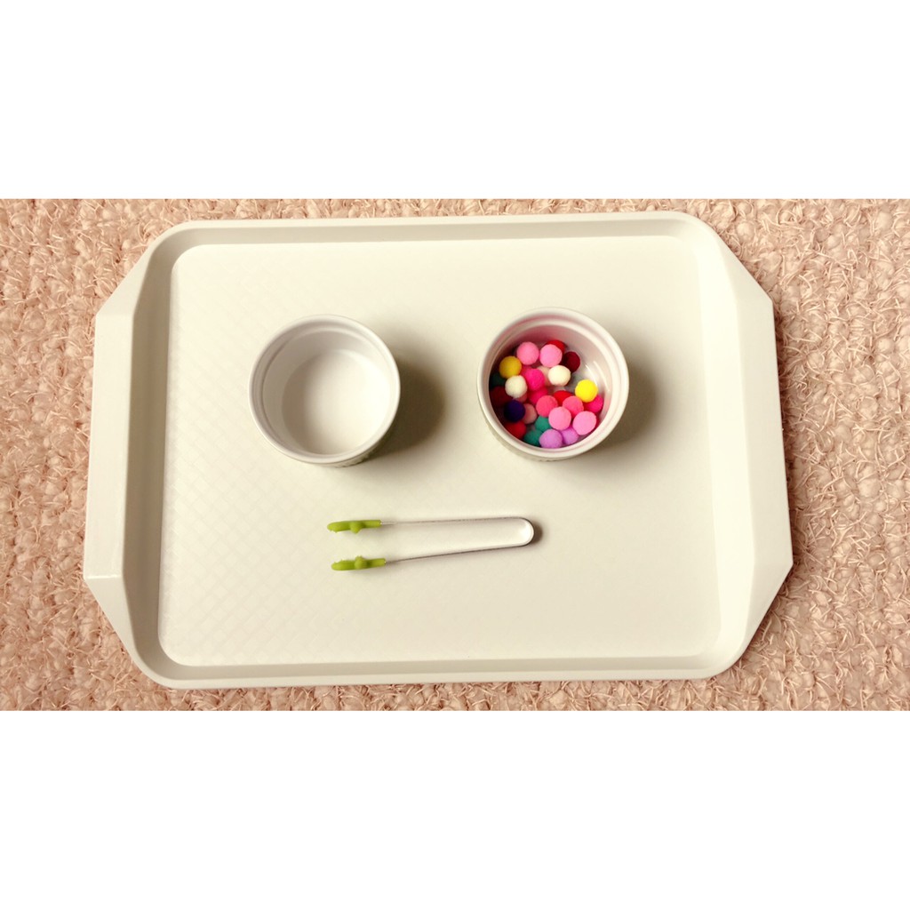 Giáo cụ Montessori - Thố sứ xanh lá dùng thực hành Montessori