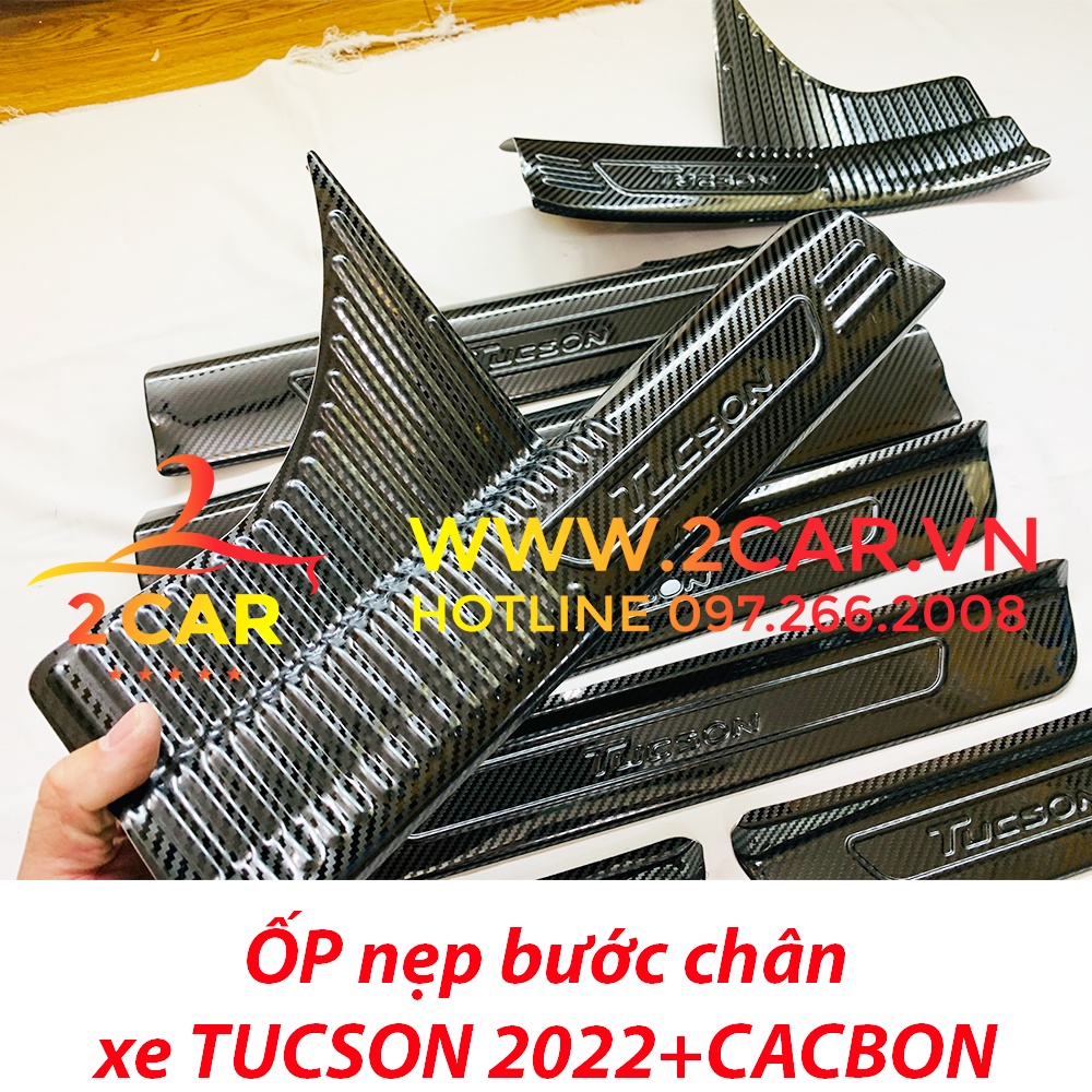 Ốp Bậc cửa, Nẹp bước chân CARBON xe Hyundai Tucson 2022- 2023, Vân cacbon chữ dập nổi cao cấp