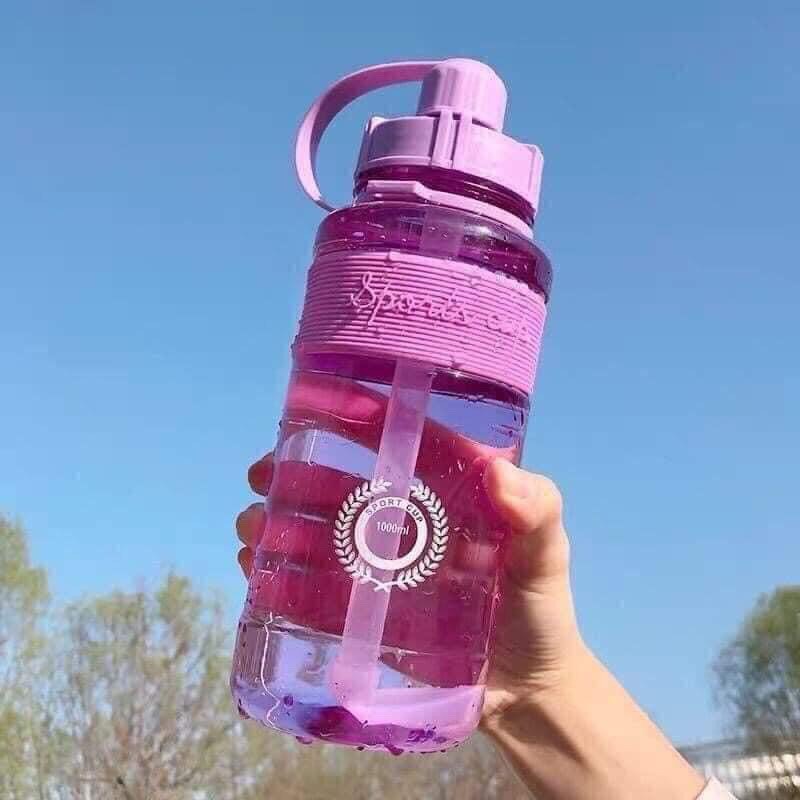 Bình nước sports cup phong cách thể thao 1000ml có ống hút và dây đeo