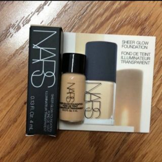 Kem nền Nars Sheer Glow Foundation 4ml