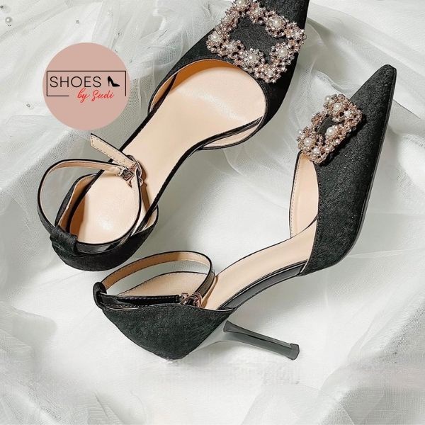 Giày cao gót 7p bít mũi SUDI G68-BCF có đính đá ngọc phối kiểu sandal có quai trên 2 màu trắng đen sang chảnh cuốn hút