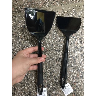 Xẻng lật nhựa liền